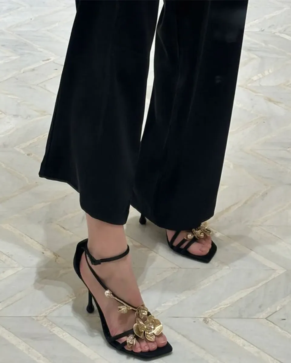 Gabby – T-strap design – Orchid-embellished stiletto heels